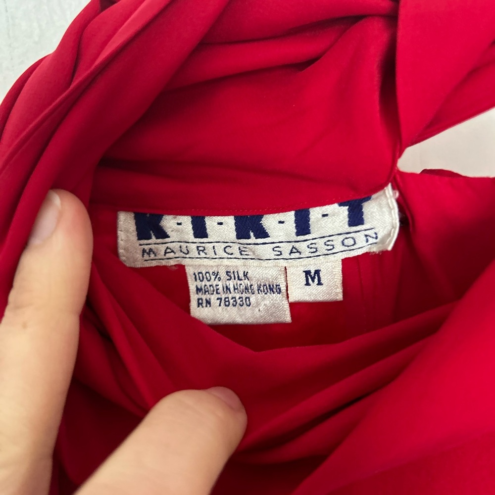 Very RARE Vintage Maurice Sassoon medium, silk buttery ,blouse mint condition.